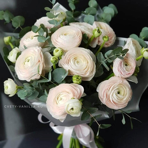 Букет из 11 ранункулюсов с эвкалиптом - изображение 2