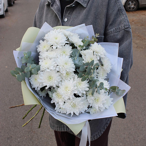 Букеты для ребенка: Букет из 5 веток белой хризантемы Балтика