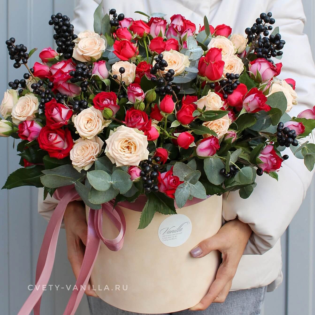 шляпная коробка с цветами микс "cappuccino"