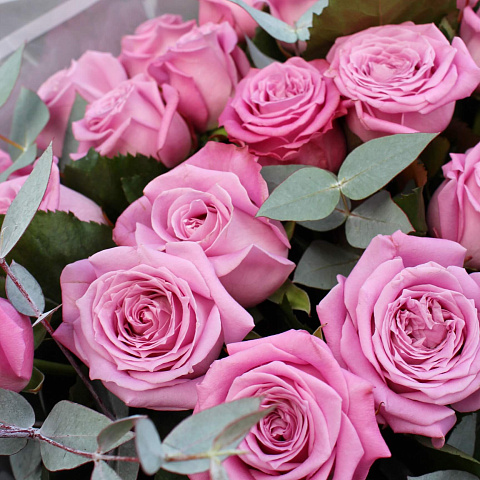 25 роз: Яркий и стильный сборный букет