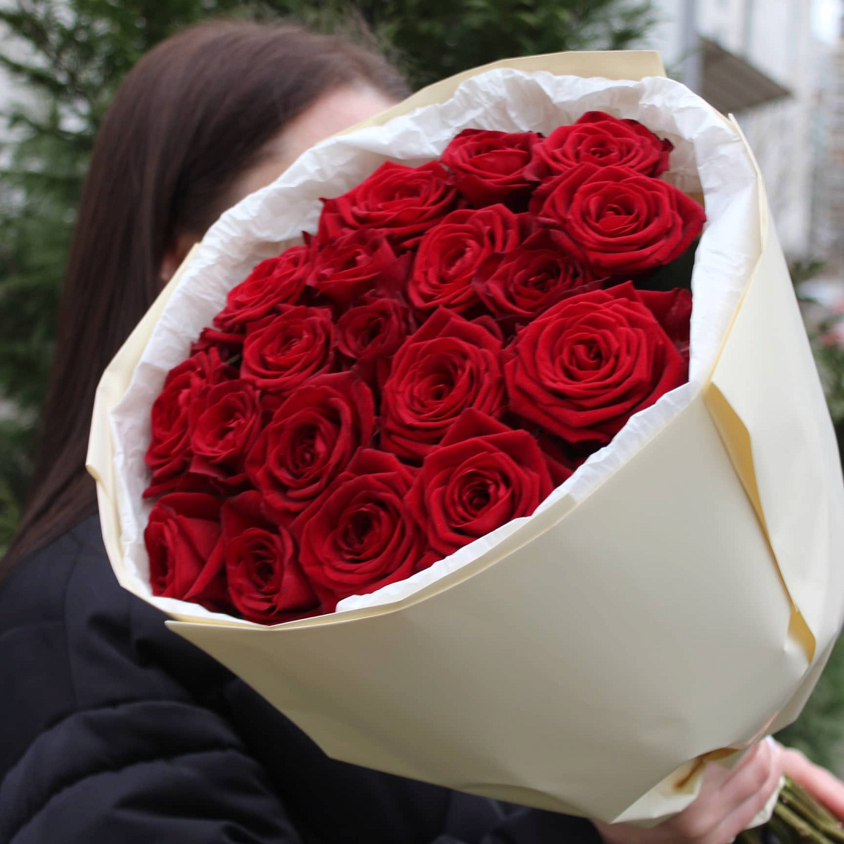 Букет из 19 красных роз