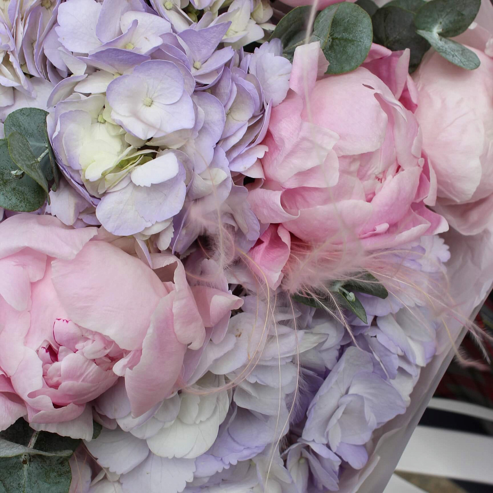 Нежный букет с гортензией