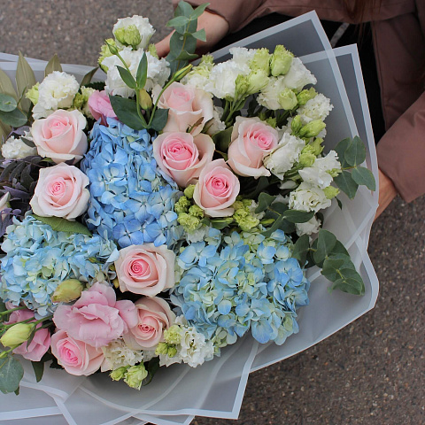 Цветы премиум-класса: Букет с разноцветной гортензией Premium