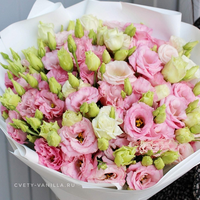 Цветы на праздник: Букет из розовой эустомы