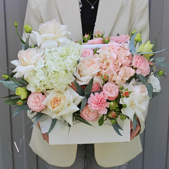 Цветочная композиция в деревянном ящике - изображение 2