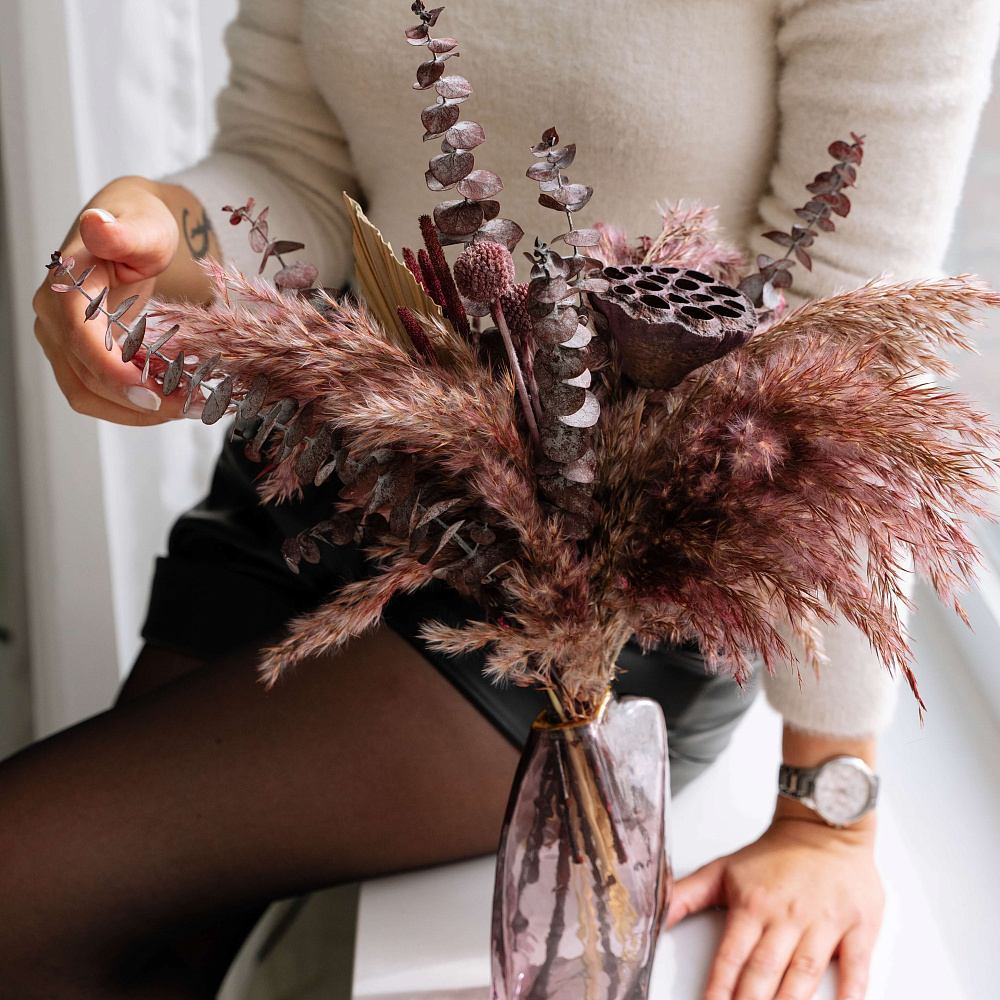 Композиция с сухоцветами в вазе