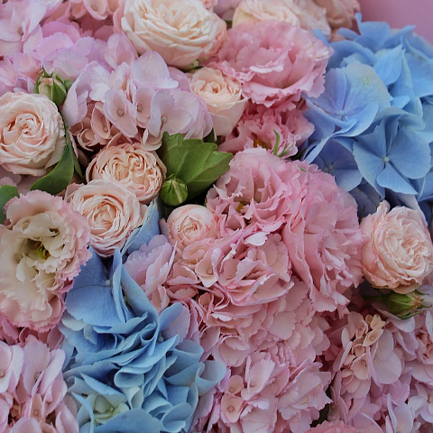 Дорогие букеты : Букет микс из кустовых пионовидных роз