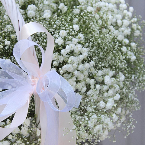 Букеты гипсофилов: Белая гипсофила в корзине