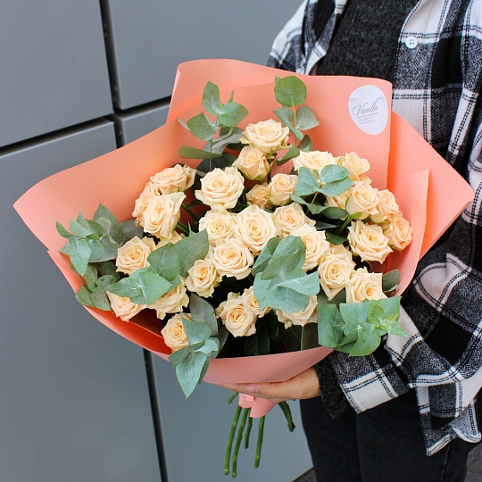 9 веток кремовых роз с эвкалиптом - изображение 2