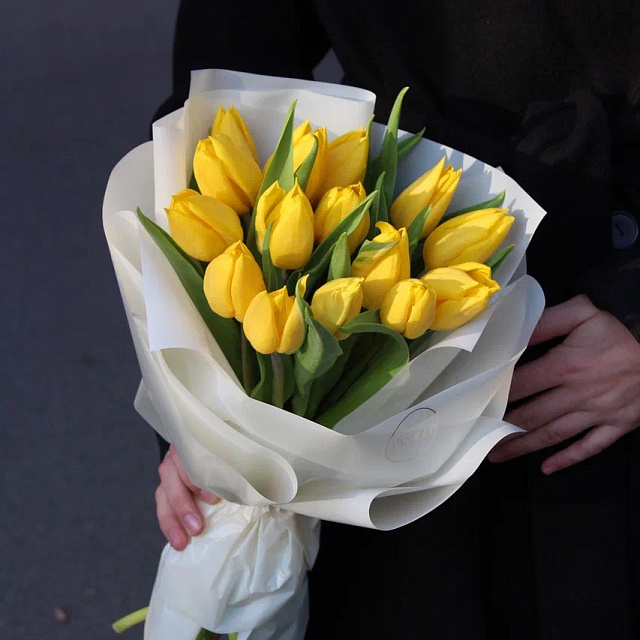 Цветы: Букет из 15 желтых тюльпанов