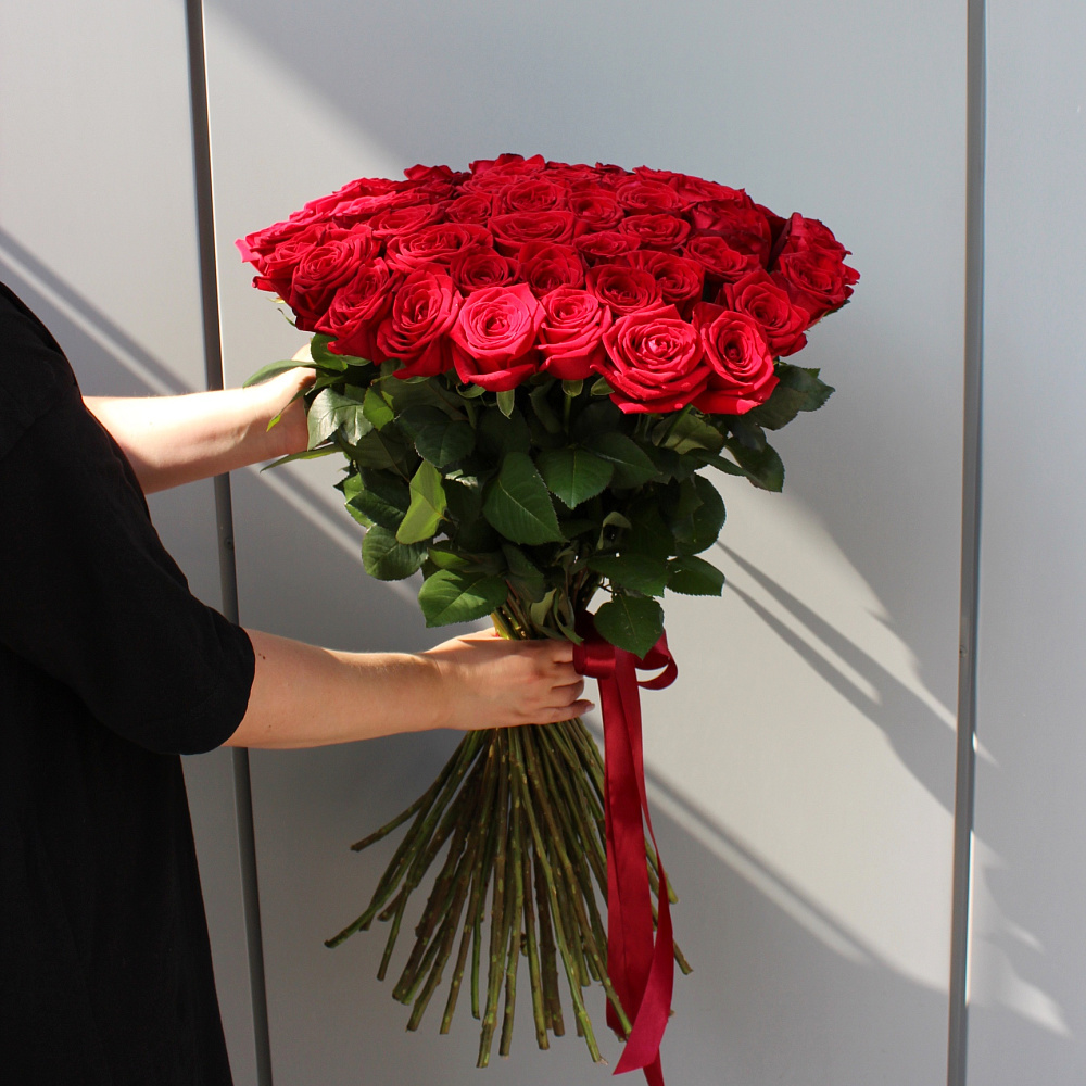 51 роза Red Naomi