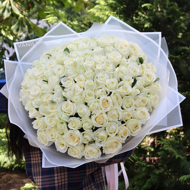 109 роз Аваланж 70 см в нежном оформлении - изображение 2