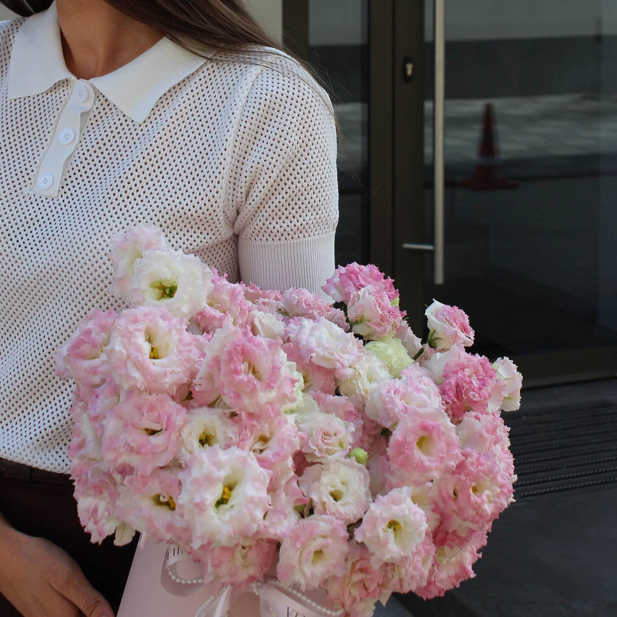 Нежная эустома в цилиндре