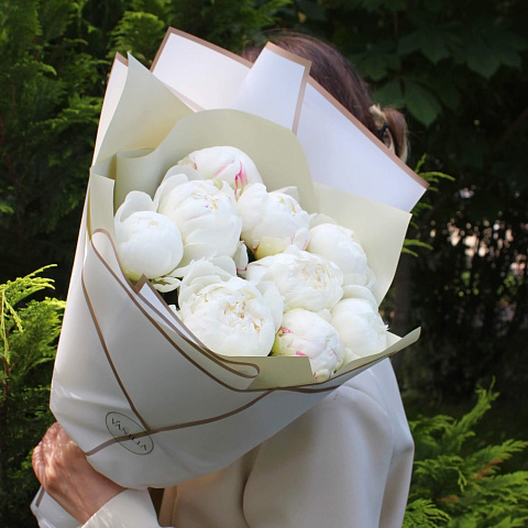 Ароматные белые пионы в оформлении - изображение 2