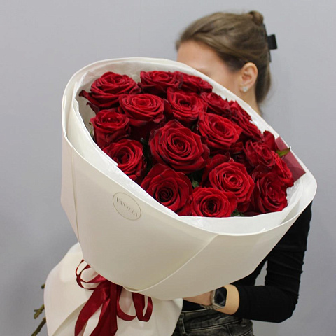 Букет из 19 красных роз - изображение 2