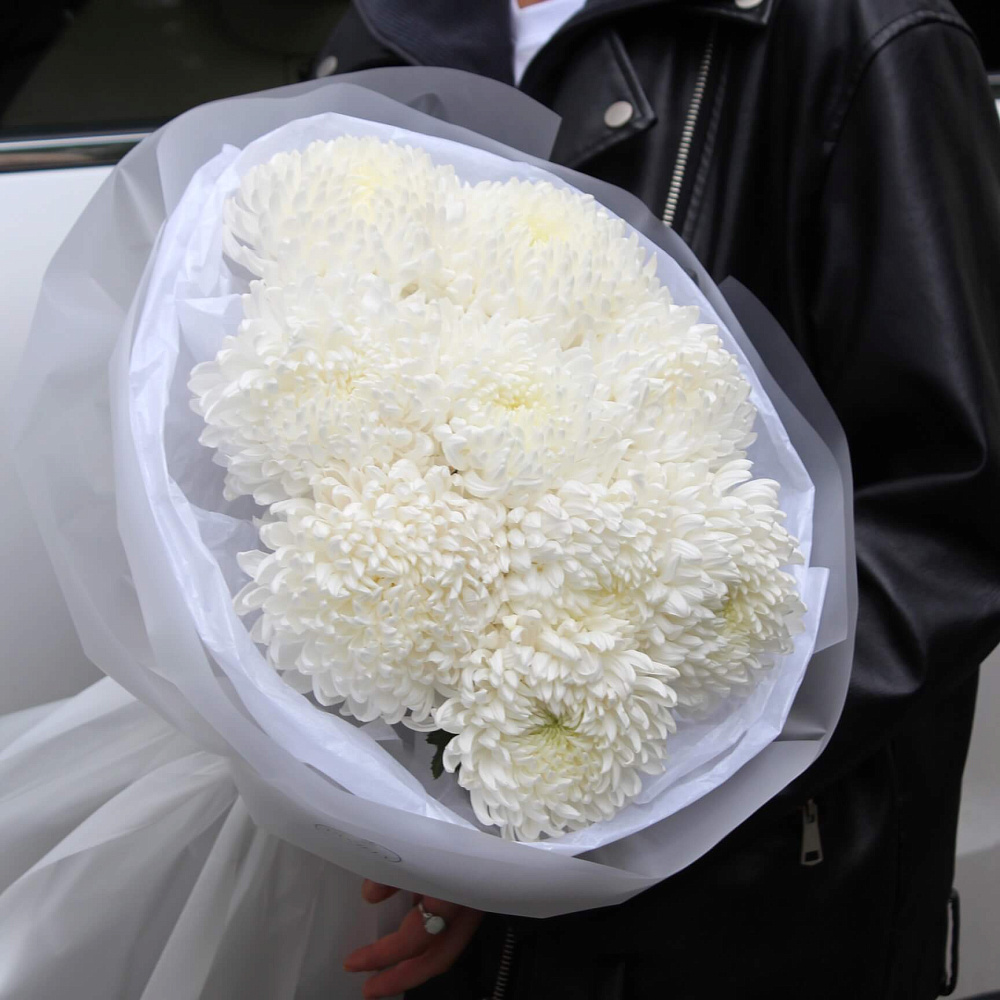 Букет белых одноголовых хризантем