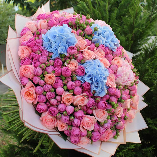 Букет из пионовидных роз и гортензии - изображение 2