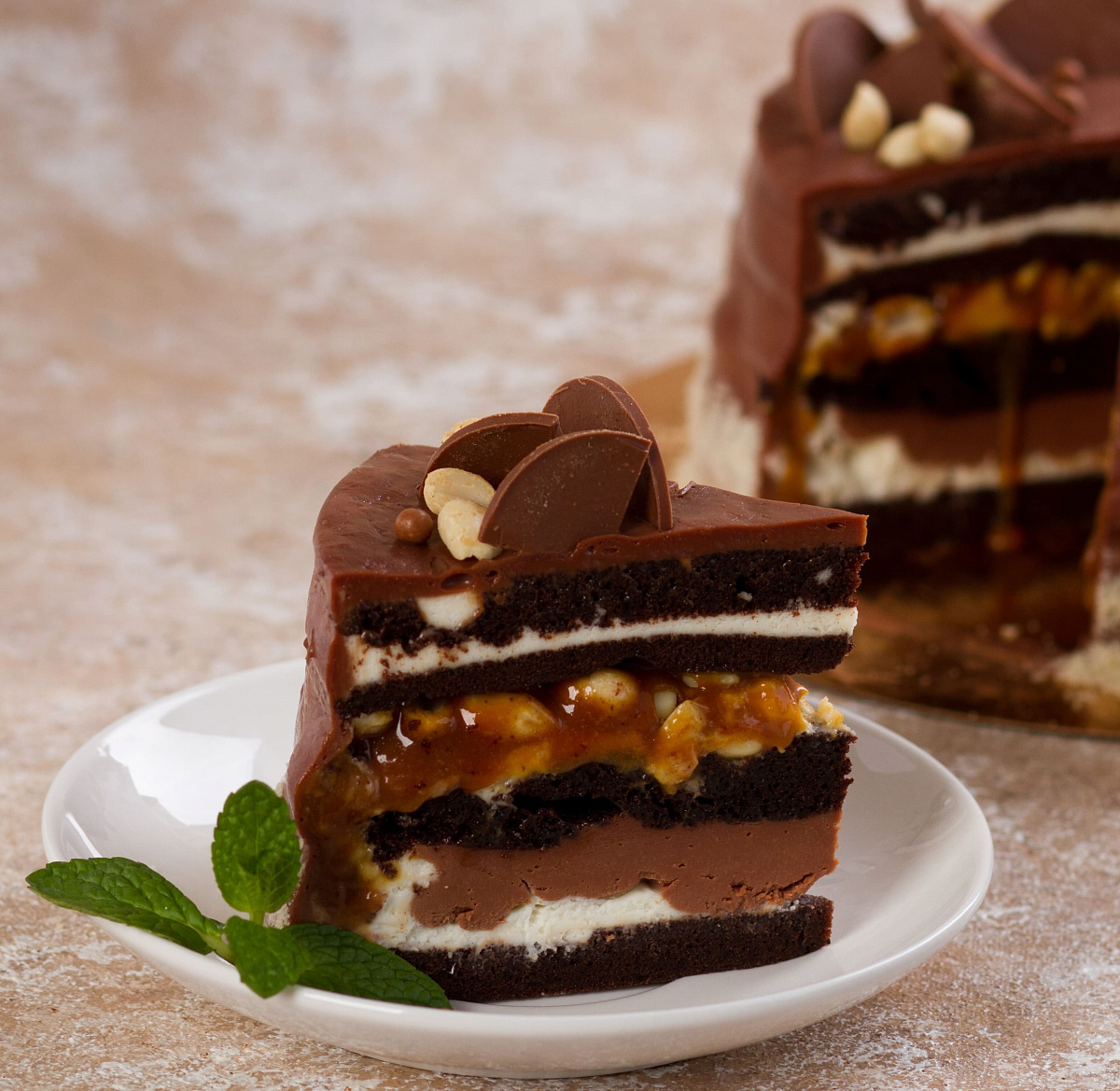 Торт Сникерс