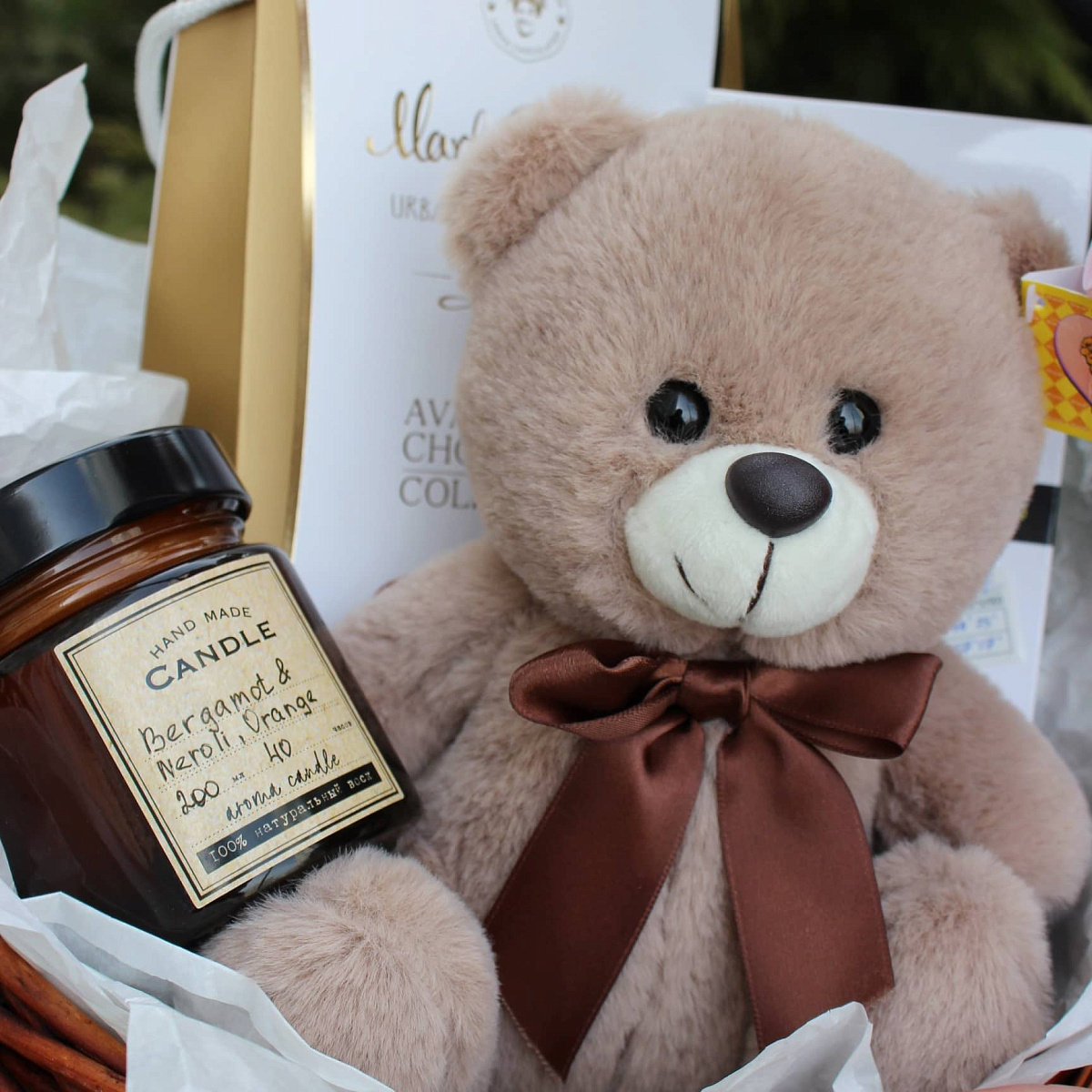 Корзина подарочная сладкая с мишкой