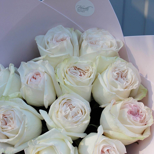 Букет из 11 пионовидных парфюмированных роз 50 см