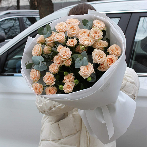 Кремовые розы Яна