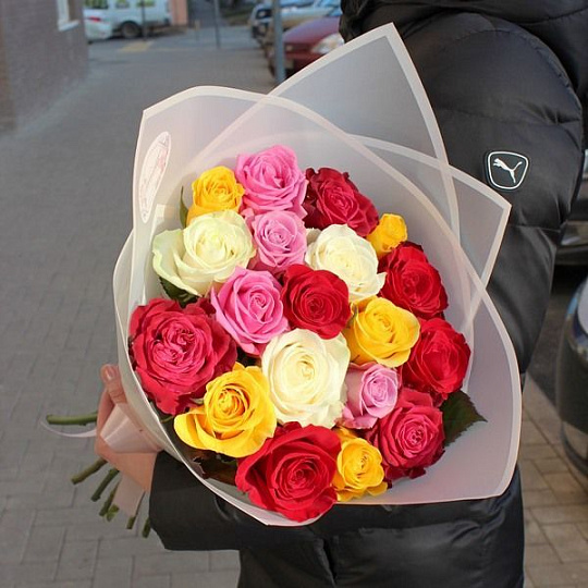Букет из 19 роз микс цветов  "Радуга"