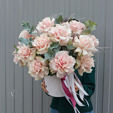 Цветы премиум-класса: Шляпная коробка "Ее Нежность"