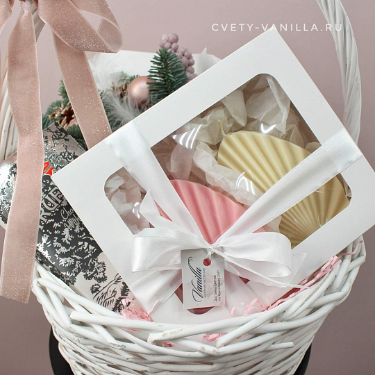 Сладкая корзина PINK NEW YEAR