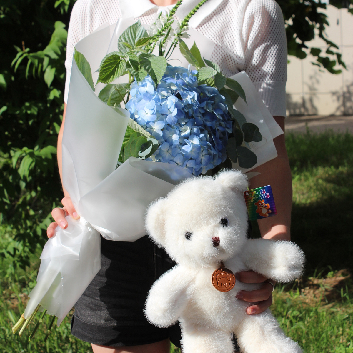 Милый набор из букета и игрушки