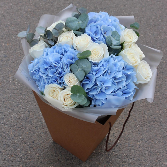 Букет с гортензией и розой «Символ любви» - изображение 2