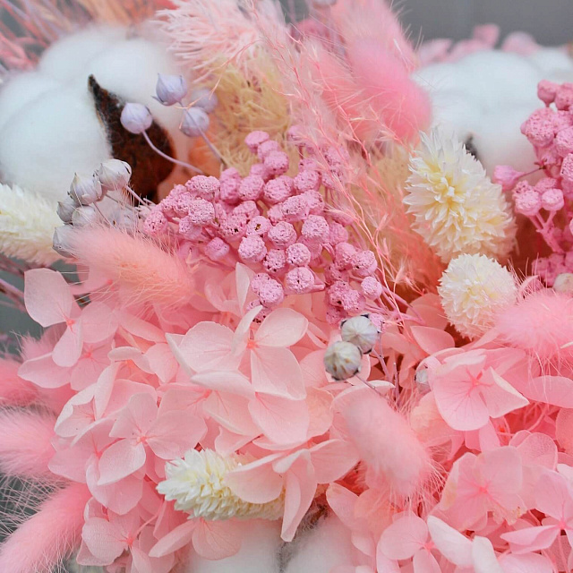 Цветы на праздник: Кашпо ручной работы с хлопком и лагурусом