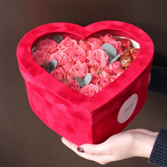 Бархатная коробка с кустовыми розами