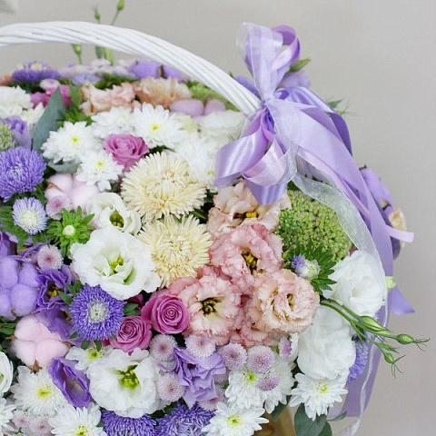Корзины с цветами: Большая корзина с цветами