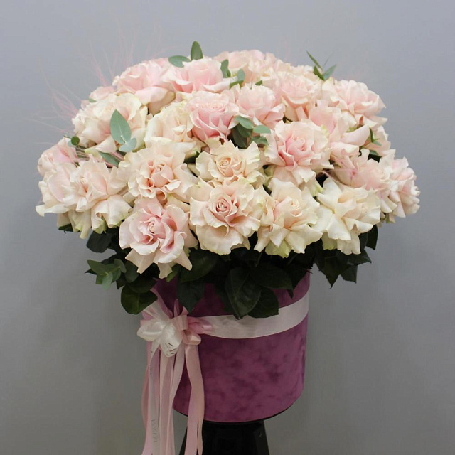 композиция из 51 французской розы мондиаль в цилиндре - изображение 2