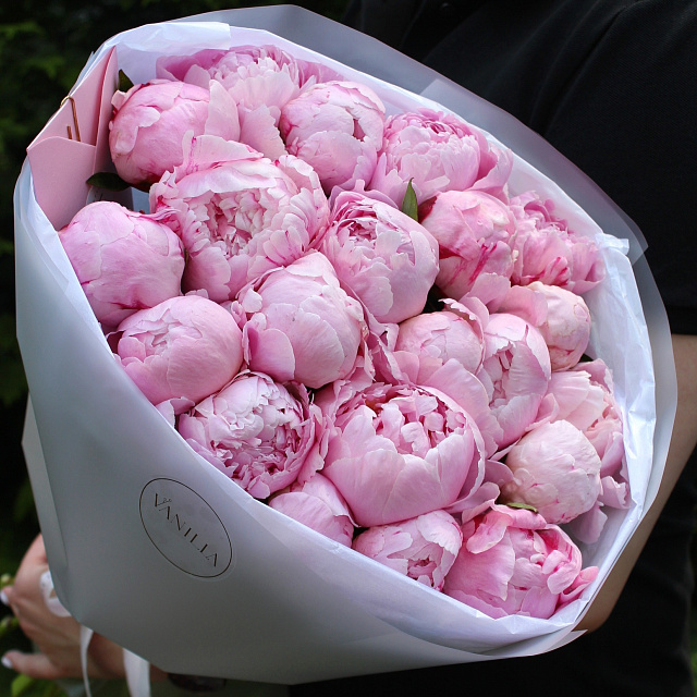 Цветы на праздник: Букет из розовых пионов 21 шт