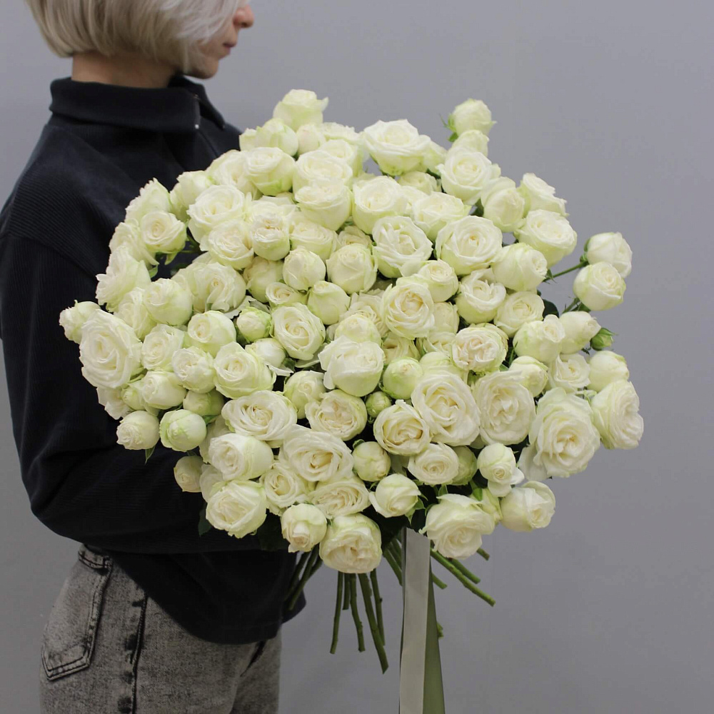 Букет из 29 веток кустовой розы