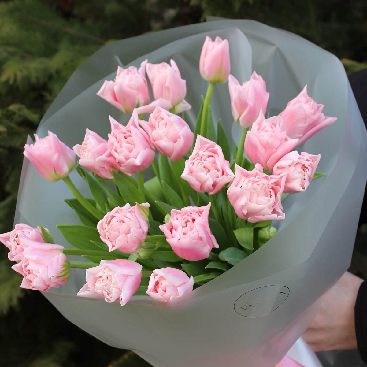 19 розовых тюльпанов