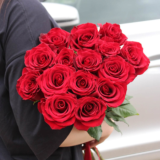 Букет из 15 красных роз под ленту - изображение 2