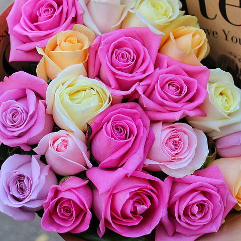 19 роз: Букет из 19 ярких роз микс 