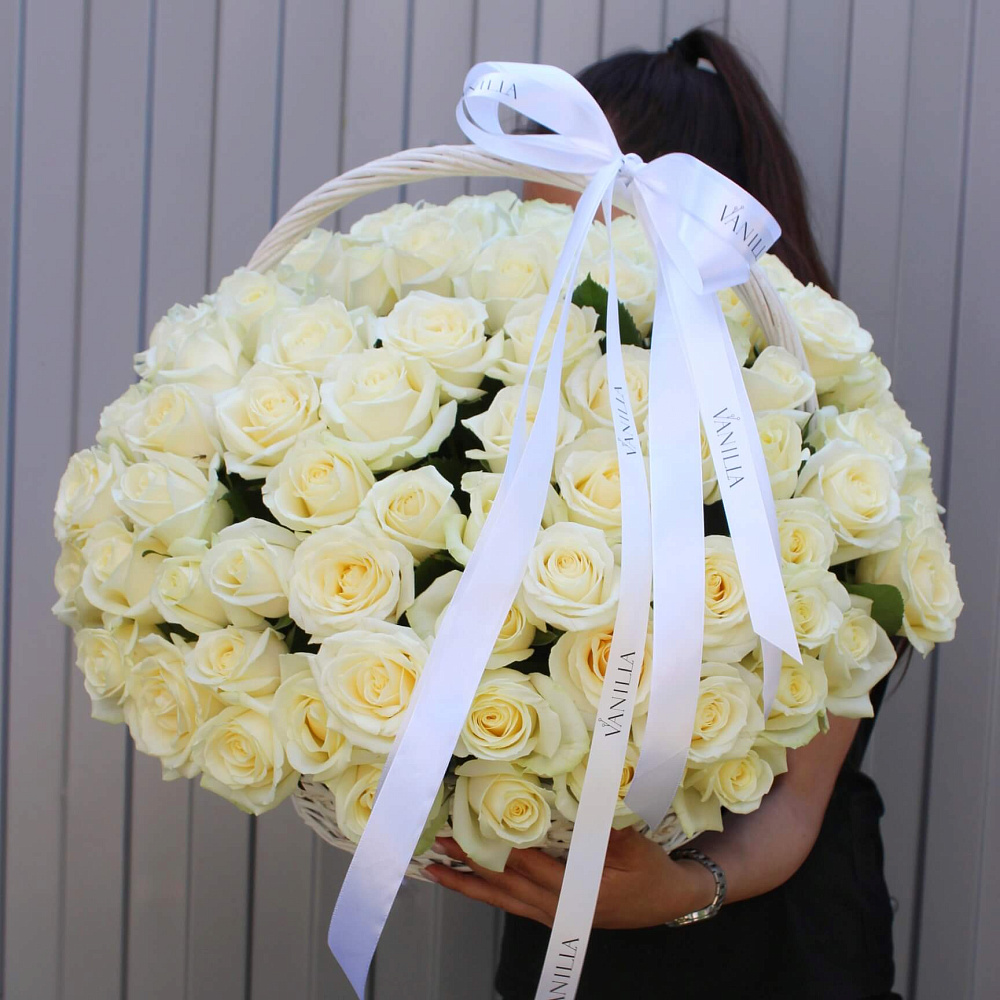 Корзина из 101 белой розы "Аваланж"