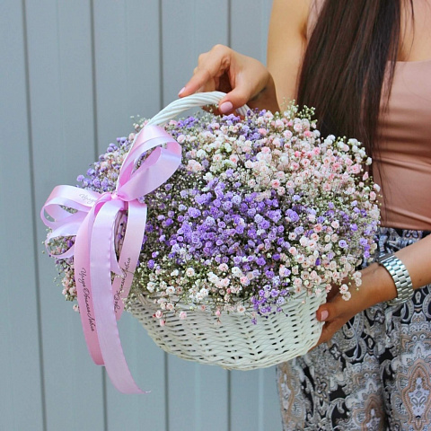 Букеты гипсофилов: Корзинка с гипсофилой