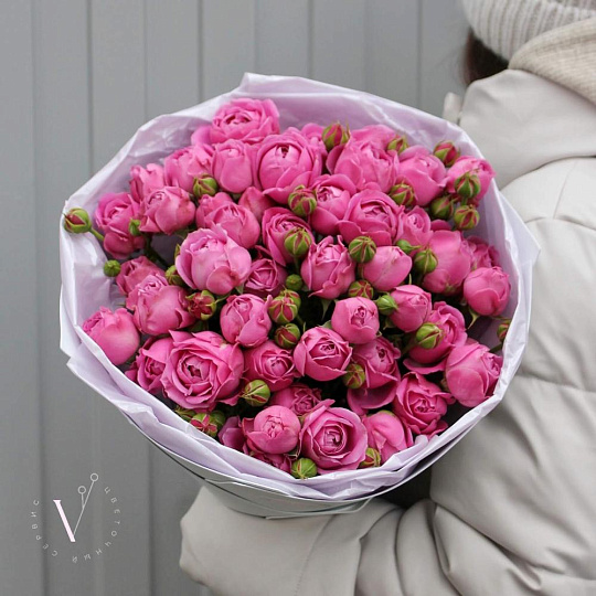 11 кустовых пионовидных роз в белом оформлении - изображение 2