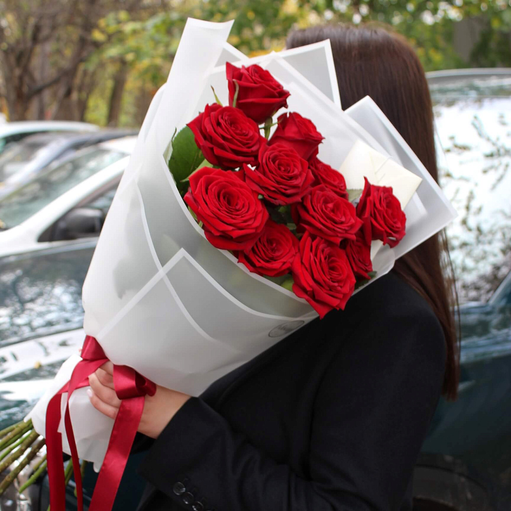 11 красных роз Наоми