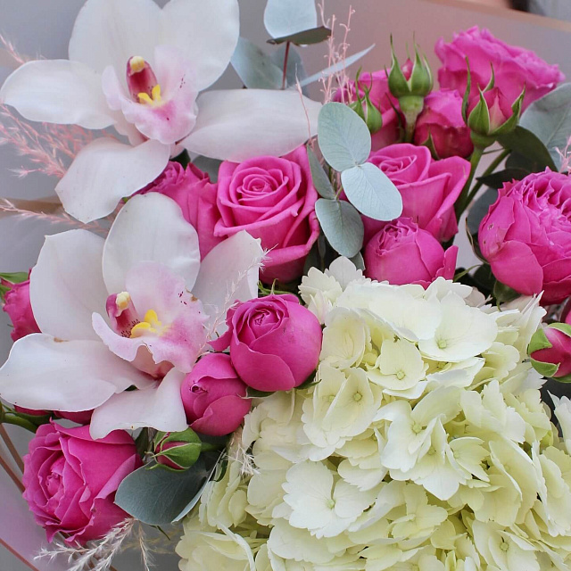 Цветы на праздник: Сборный букет Aroma