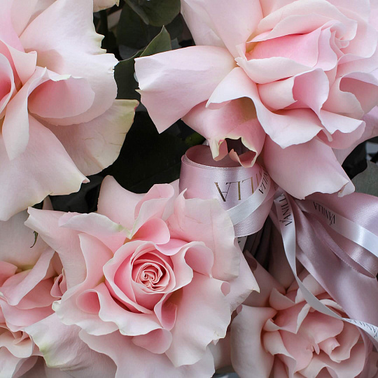 Подарки на 14 февраля: Корзина из 25 роз Pink Mondial