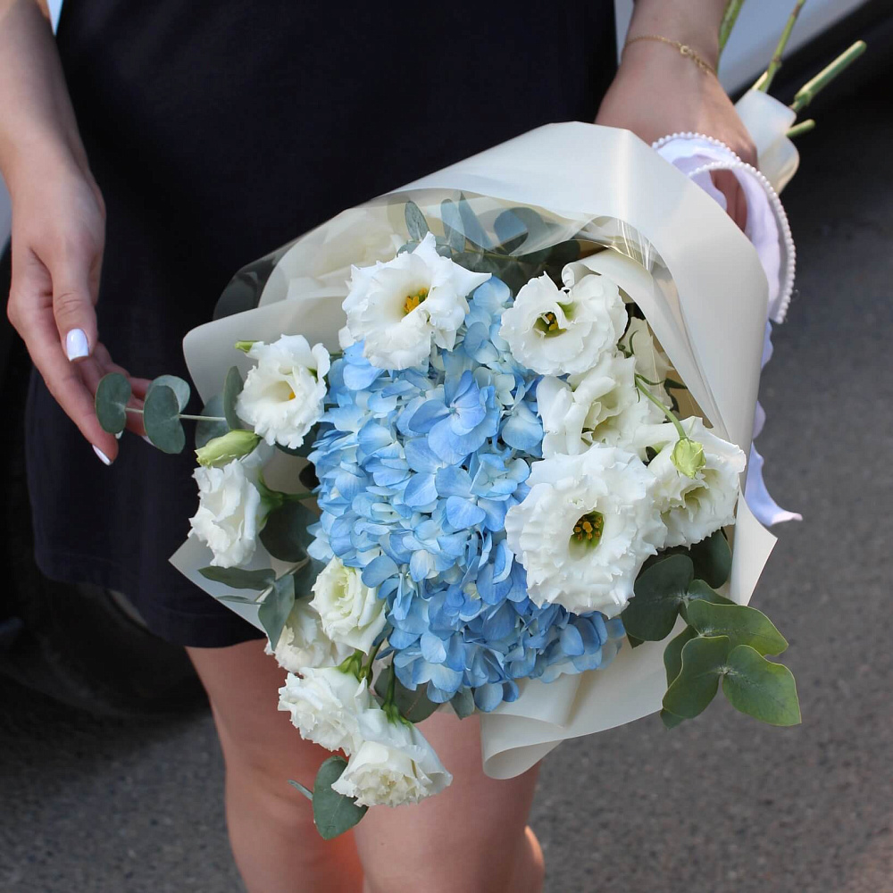 Букет микс из гортензии и эустомы