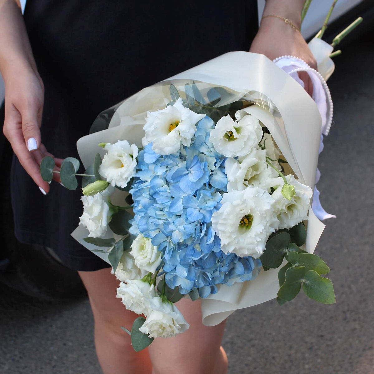 Букет микс из гортензии и эустомы