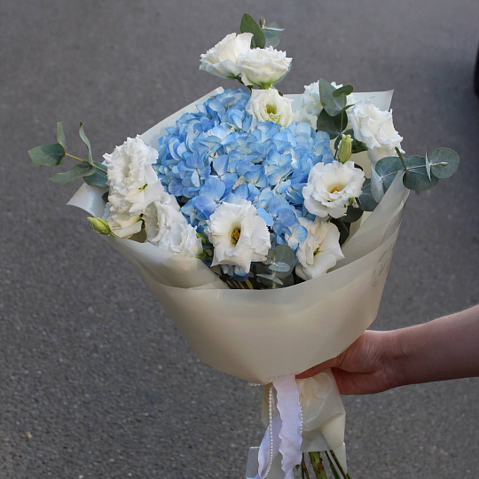 Букет микс из гортензии и эустомы