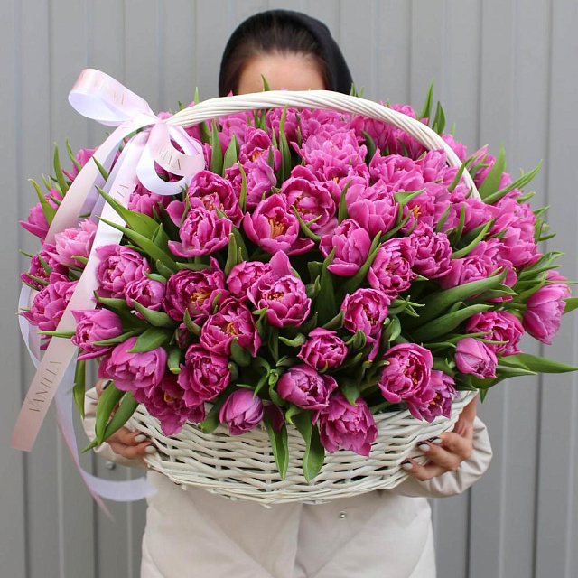 101 пионовидный тюльпан в корзине - изображение 2