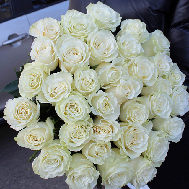 Букеты белых роз: Букет из 35 роз Мондиаль 70 см